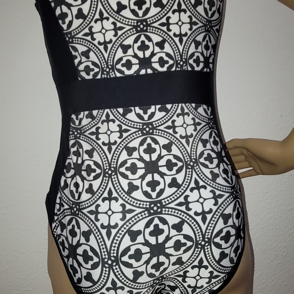 Swimsuit excellent condition. With Free shorts - Picture 4 of 7